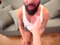 Gay Porn - Homem Barbudo Chupa 41 Paus - 27º, 28º Mamadas - Video Completo 13 Min