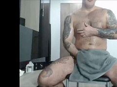 unshaved tattooed Muscle daddy Jerks off on Cam